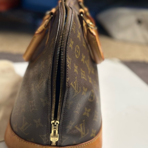 Louis Vuitton Medium Monogram Alma PM free lock and key - Picture 5 of 13